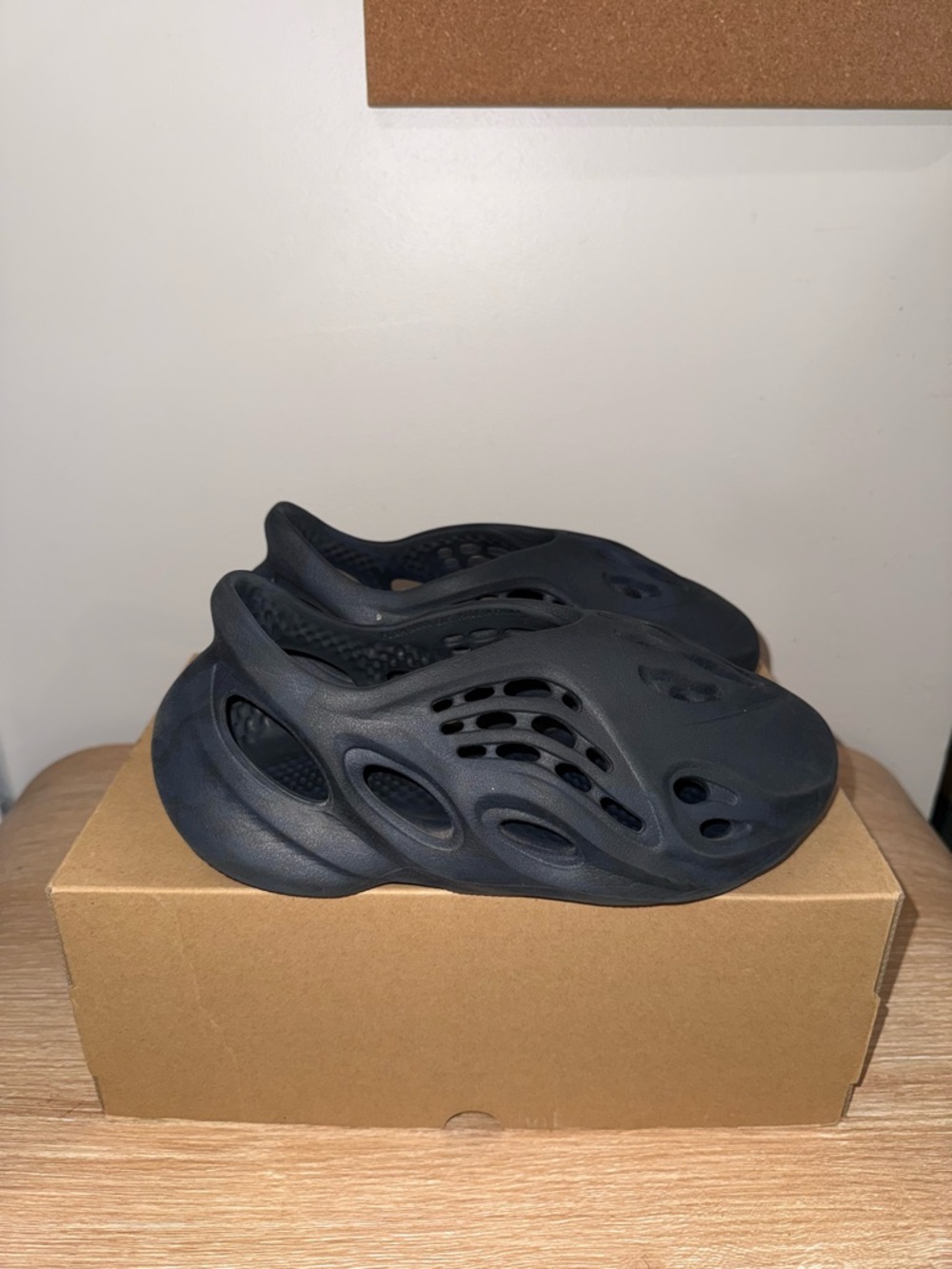 Yeezy Foam Runner Black Slip-On Shoes - Picture 4 of 4
